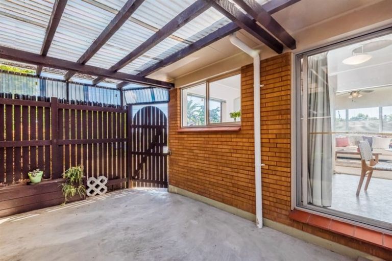 Photo of property in 1/104 Carlisle Road, Browns Bay, Auckland, 0632