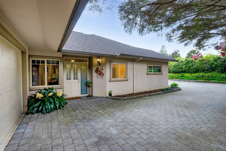 Photo of property in 26 Shelter Grove, Frankleigh Park, New Plymouth, 4310