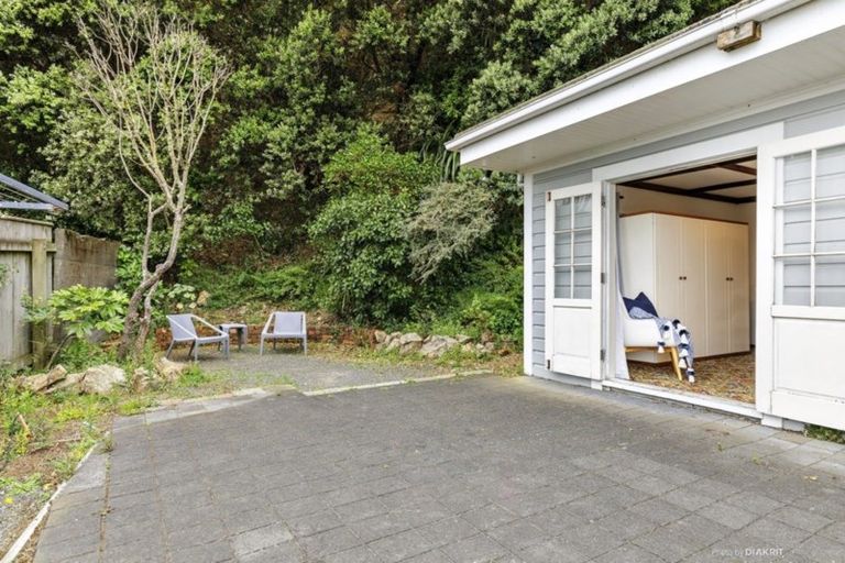 Photo of property in 1 Linwood Way, Island Bay, Wellington, 6023