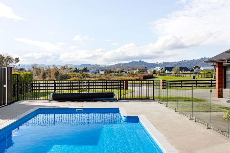 Photo of property in 15 Moemoea Place, Cambridge, 3434