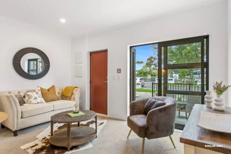 Photo of property in 4/20 Bader Drive, Mangere, Auckland, 2022