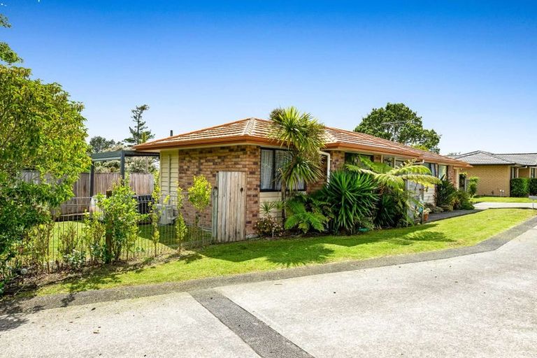 Photo of property in 169l Colwill Road, Massey, Auckland, 0614