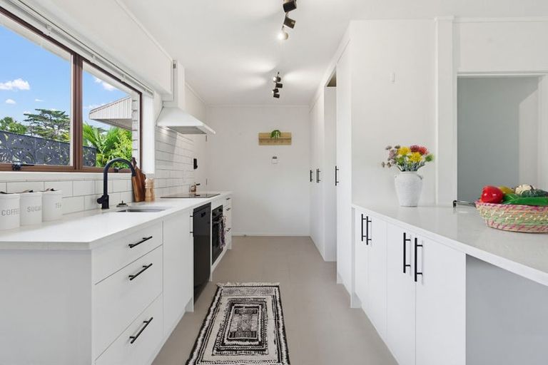 Photo of property in 1 Pleasant Road, Glen Eden, Auckland, 0602