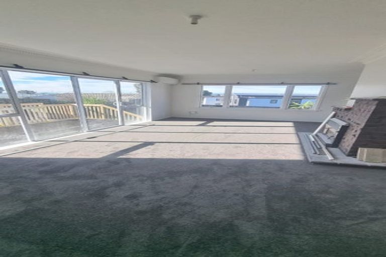 Photo of property in 34 Tiroroa Avenue, Te Atatu South, Auckland, 0610
