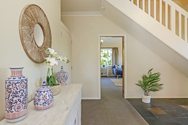 Photo of property in 8 Neeve Road, Taradale, Napier, 4112