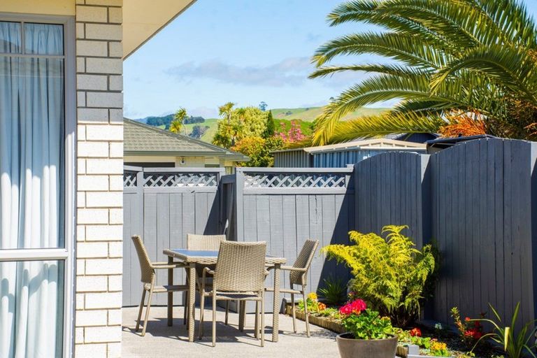 Photo of property in 64 Blake Boulevard, Papamoa Beach, Papamoa, 3118