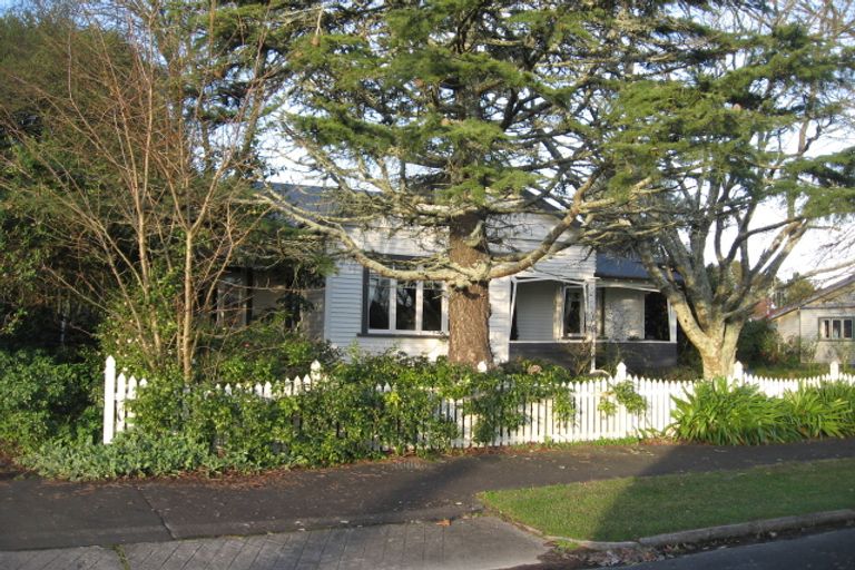 Photo of property in 10 Saint Olpherts Avenue, Hamilton East, Hamilton, 3216