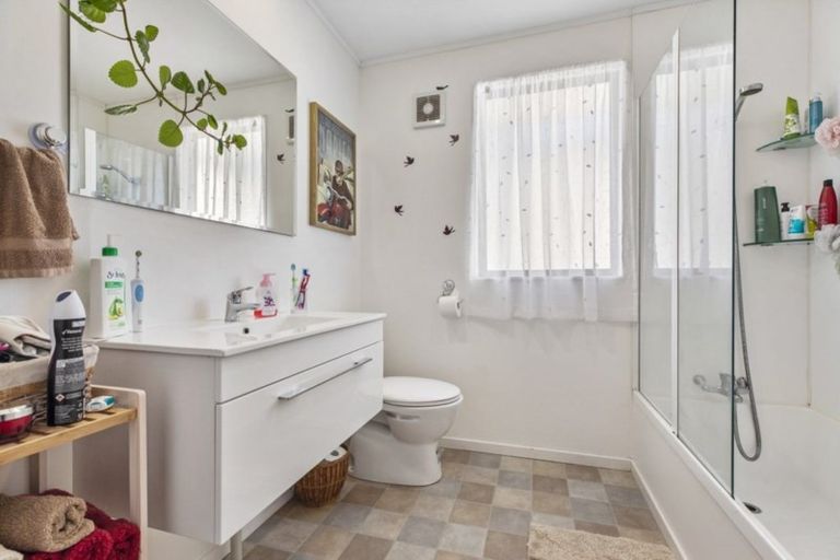 Photo of property in 1/63a Colwill Road, Massey, Auckland, 0614