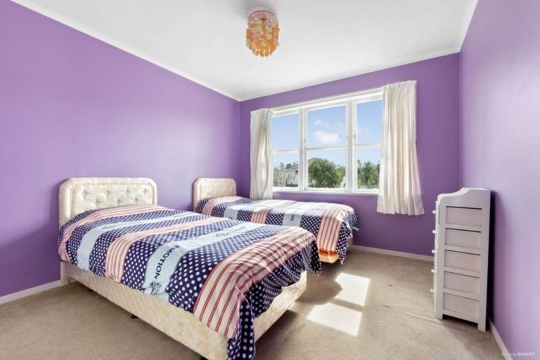 Photo of property in 17 Tamariki Avenue, Kelston, Auckland, 0602