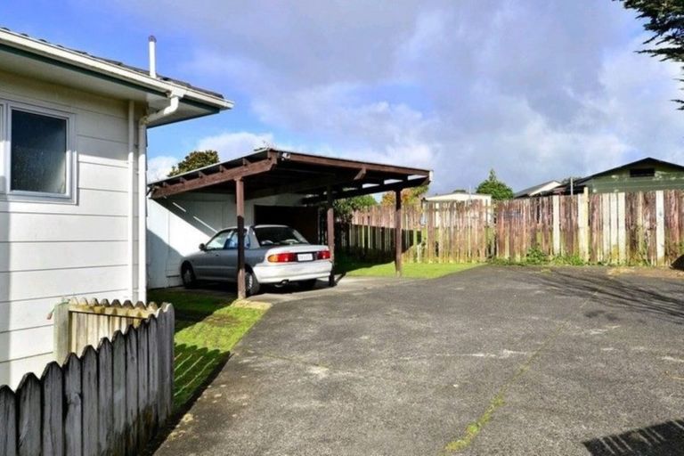 Photo of property in 1/4 Slim Place, Clendon Park, Auckland, 2103