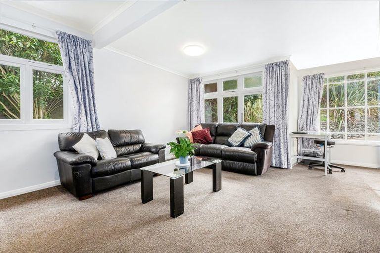 Photo of property in 1 Gordon Road, Plimmerton, Porirua, 5026