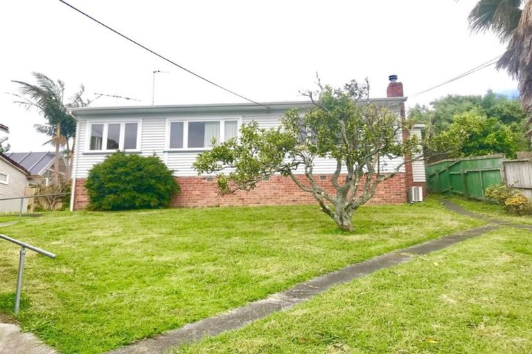 Photo of property in 590 Beach Road, Rothesay Bay, Auckland, 0630