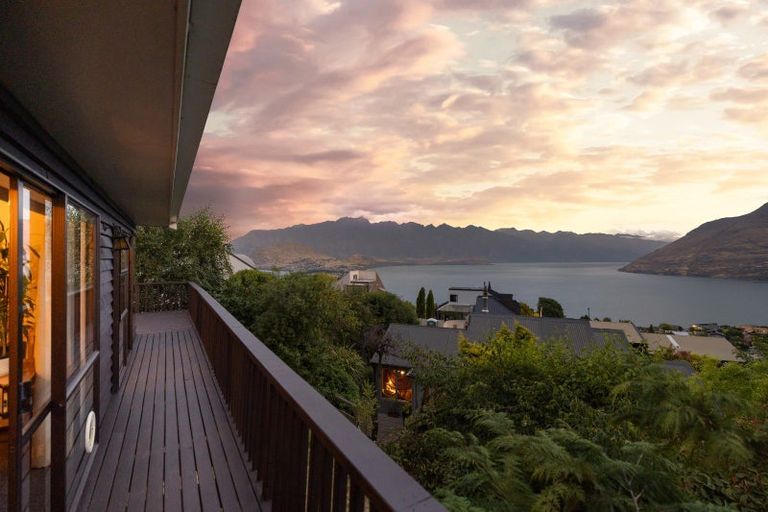 Photo of property in 4b Caples Place, Fernhill, Queenstown, 9300