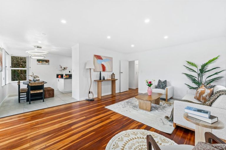 Photo of property in 2 Lowtherhurst Road, Massey, Auckland, 0614
