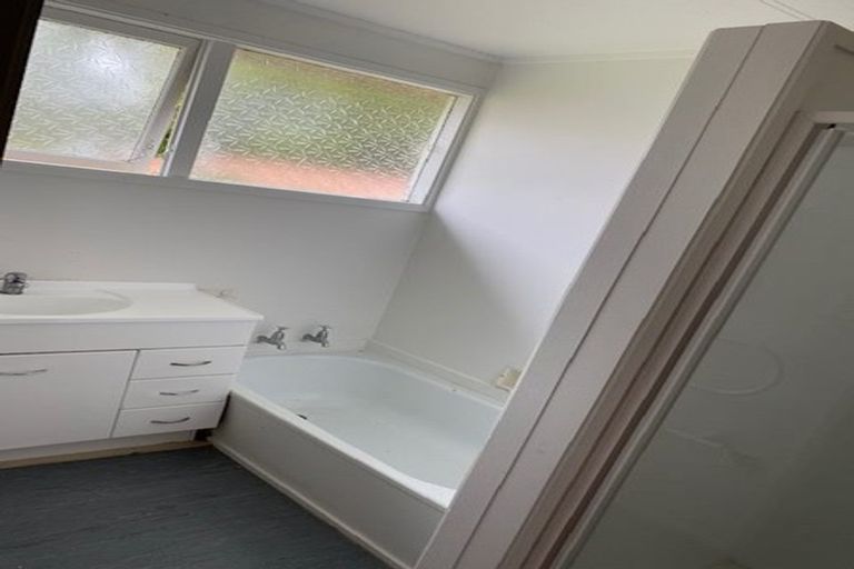 Photo of property in 13 Woodstock Road, Forrest Hill, Auckland, 0620