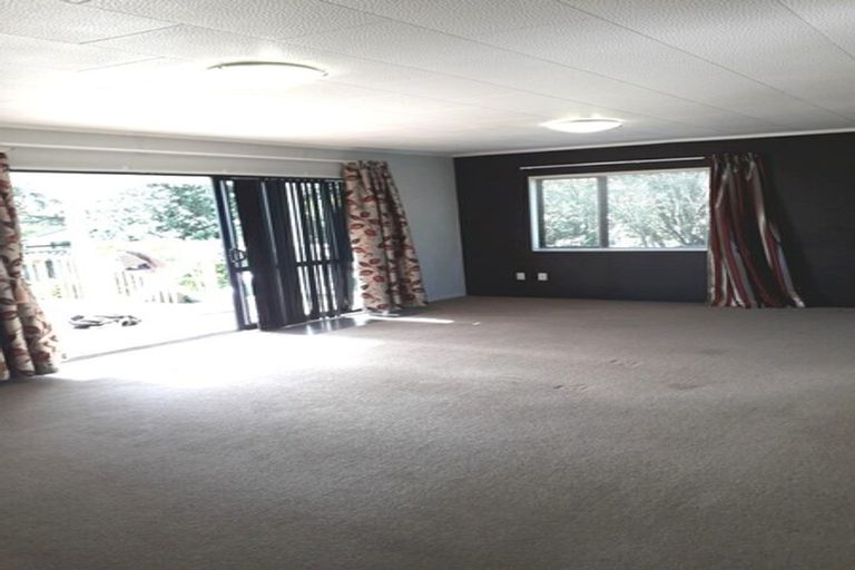 Photo of property in 11 Lasque Place, Glen Eden, Auckland, 0602