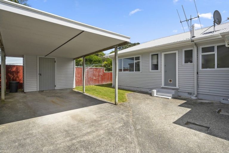 Photo of property in 6 Park Avenue, Tawa, Wellington, 5028