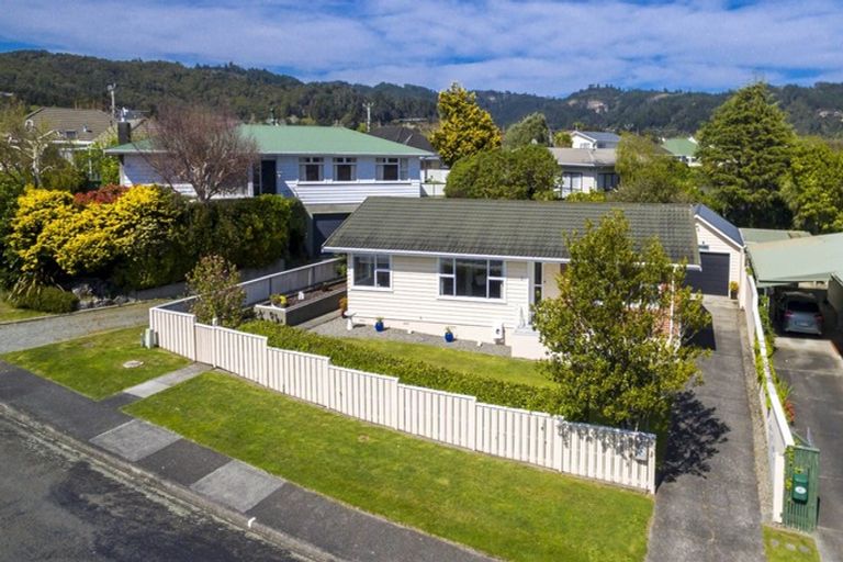 Photo of property in 9 Kiwi Street, Heretaunga, Upper Hutt, 5018