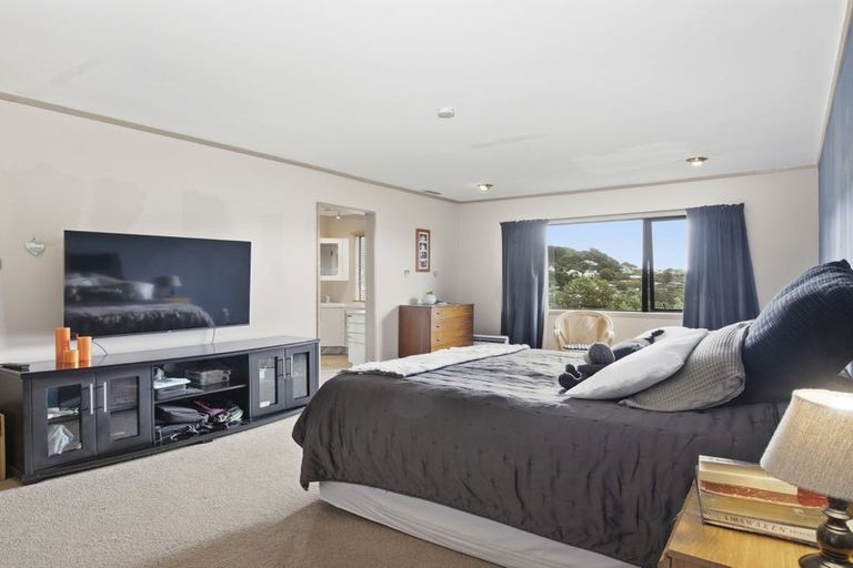 Photo of property in 2/18 Sailmaker Close, Whitby, Porirua, 5024