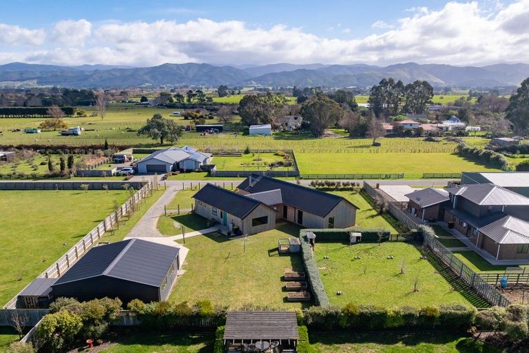 Photo of property in 1 Remutaka Lane, Carterton, 5713