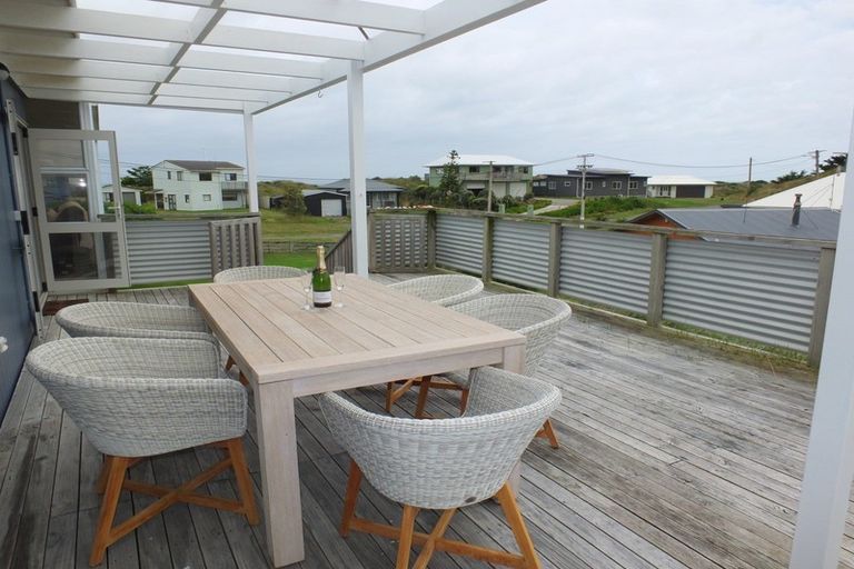 Photo of property in 35 Nelson Street, Foxton Beach, Foxton, 4815