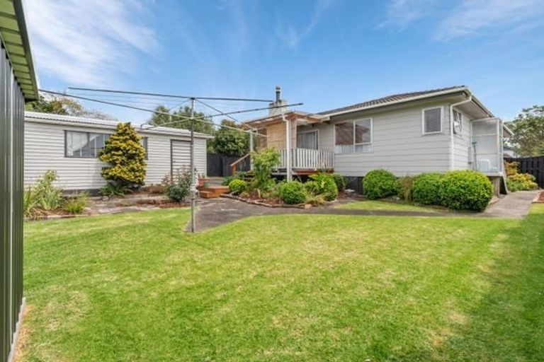 Photo of property in 10 Joshua Place, Weymouth, Auckland, 2103