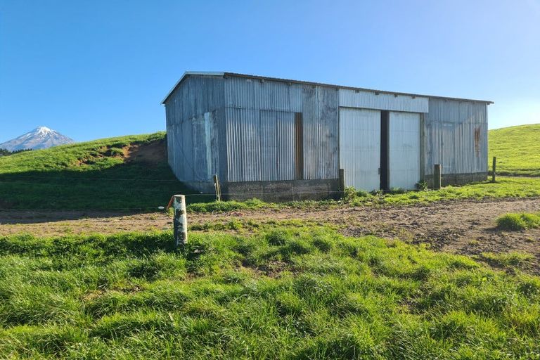 Photo of property in 801 Mangorei Road, Mangorei, New Plymouth, 4371