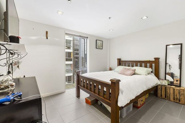 Photo of property in Piermont Apartments, 3b/82 Cable Street, Te Aro, Wellington, 6011