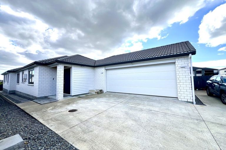 Photo of property in 10 Rossbeg Lane, Flat Bush, Auckland, 2019