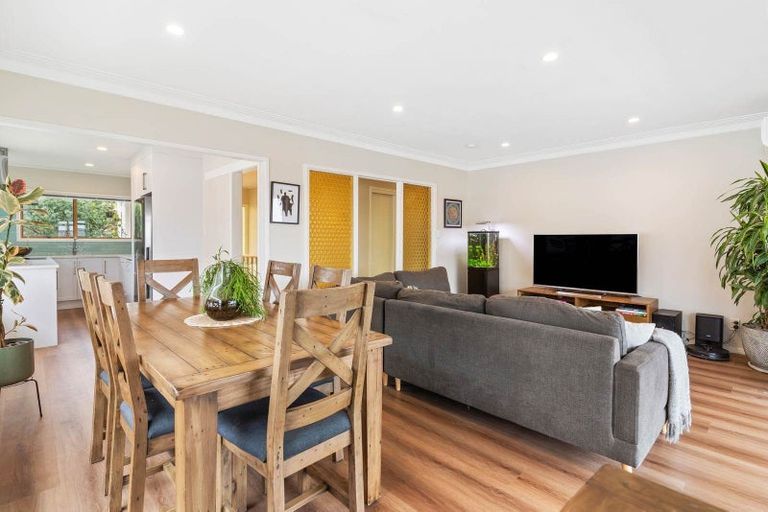 Photo of property in 4239a Great North Road, Glendene, Auckland, 0602