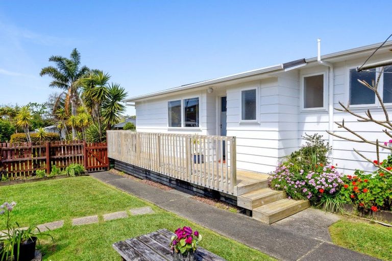 Photo of property in 35 Fairway Avenue, Red Beach, 0932