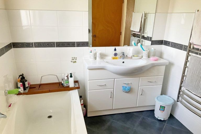 Photo of property in 153 Wiseley Road, West Harbour, Auckland, 0618