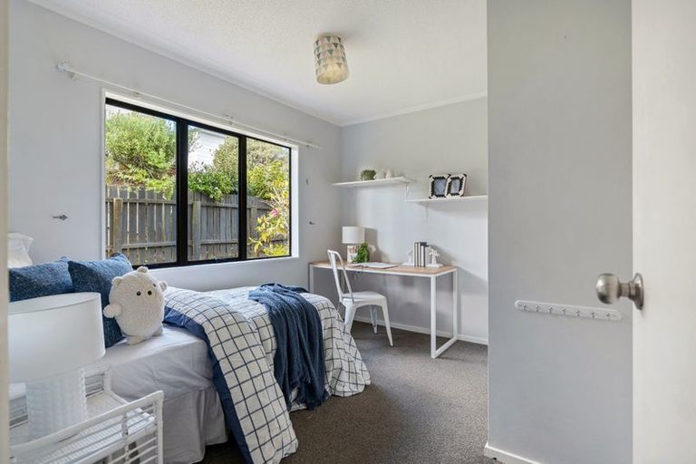 Photo of property in 15a Ngahere Views, Orewa, 0931