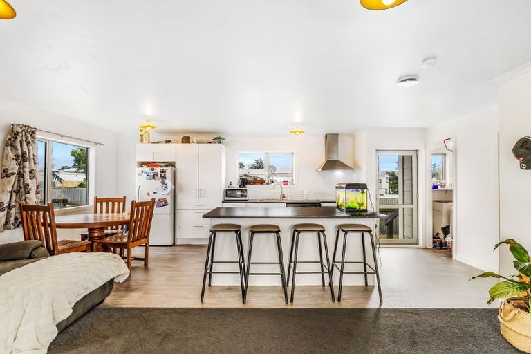 Photo of property in 10 Cornfoot Street, Castlecliff, Whanganui, 4501