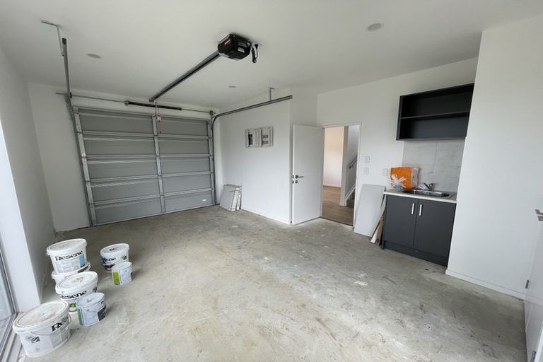 Photo of property in 17 Paparahi Place, Wainui, 0992