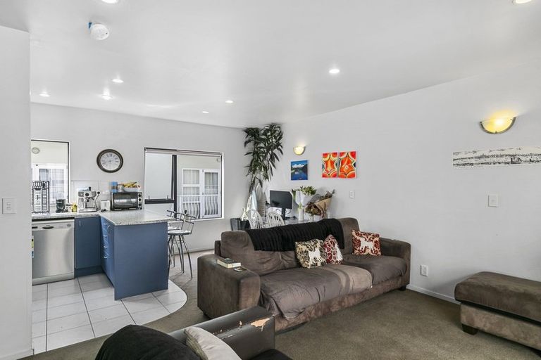 Photo of property in 2/142 Ghuznee Street, Te Aro, Wellington, 6011