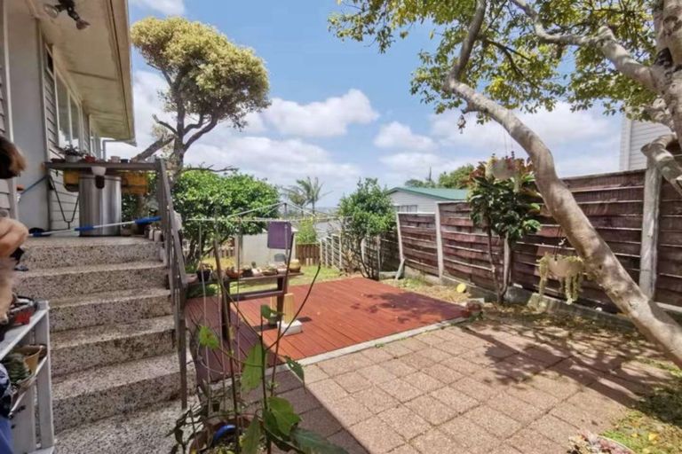 Photo of property in 23 La Trobe Street, Pakuranga Heights, Auckland, 2010