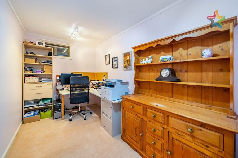 Photo of property in 4 Protea Street, Maungaraki, Lower Hutt, 5010