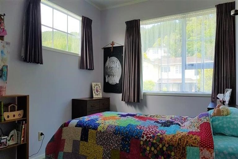 Photo of property in 22 Oriel Avenue, Tawa, Wellington, 5028
