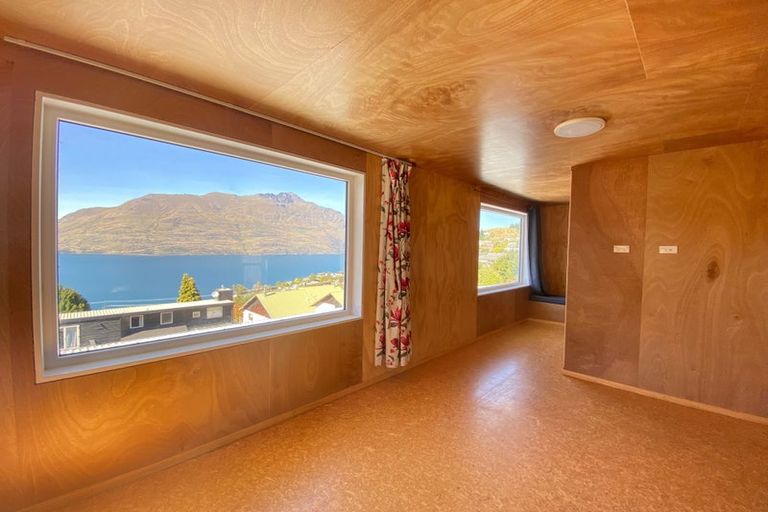 Photo of property in 9 Cameron Place, Fernhill, Queenstown, 9300