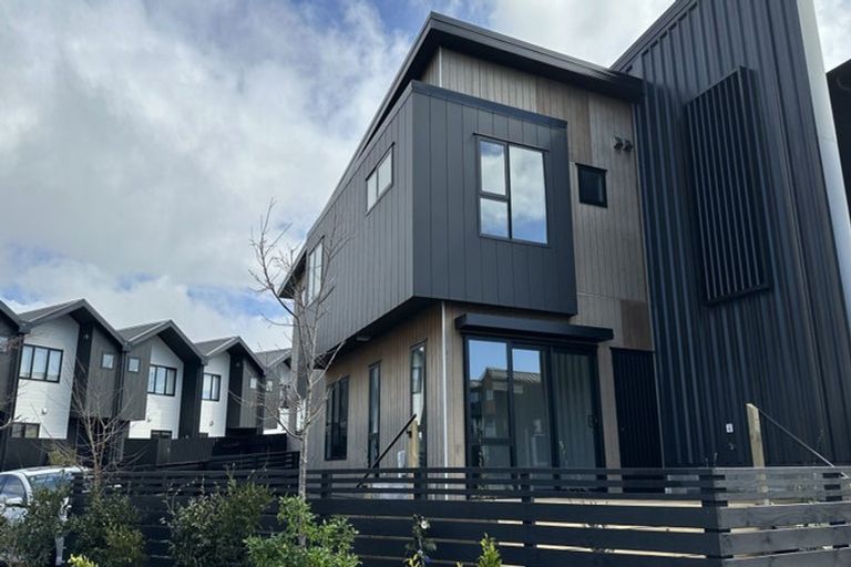 Photo of property in 106 Te Oneroa Way, Long Bay, Auckland, 0630