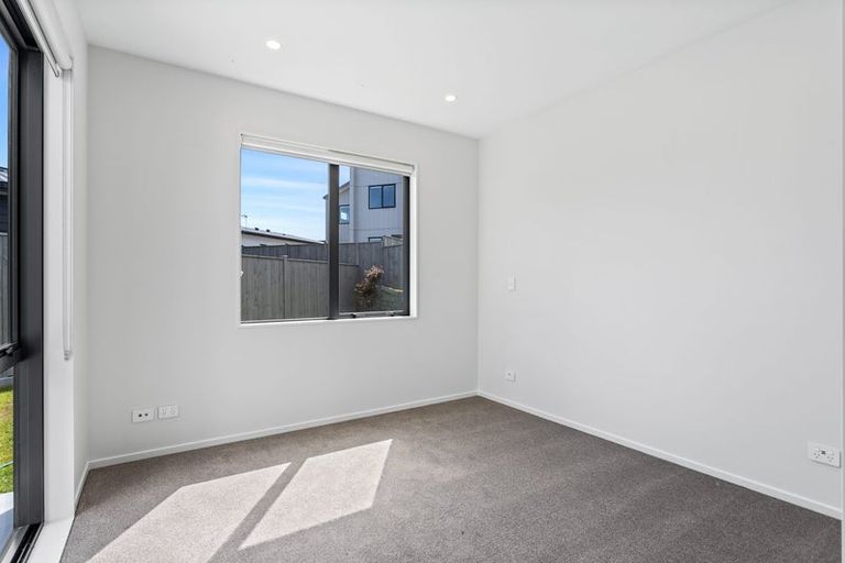 Photo of property in 31 Parkmore Drive, Rosehill, Papakura, 2113