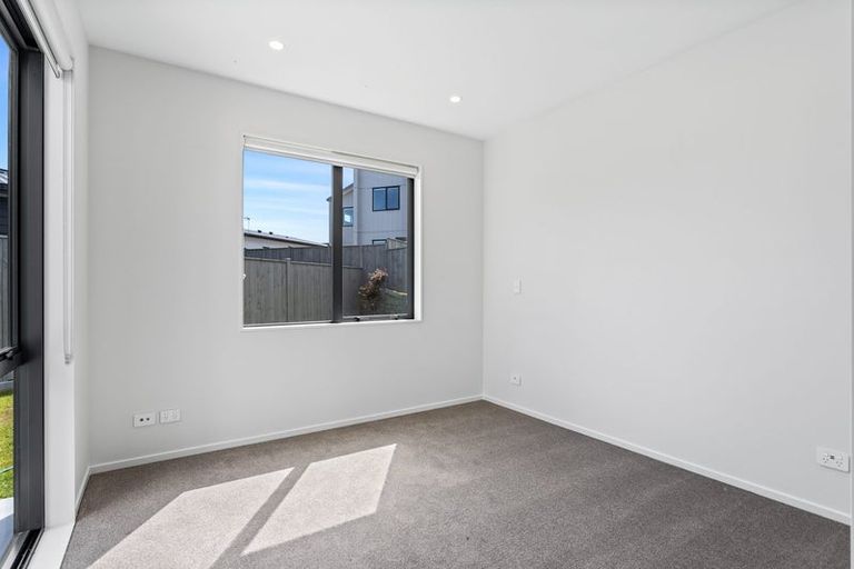 Photo of property in 31 Parkmore Drive, Rosehill, 2113