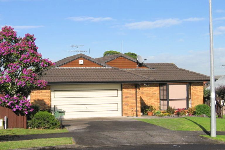 Photo of property in 2/12 Woodview Rise, Botany Downs, Auckland, 2010
