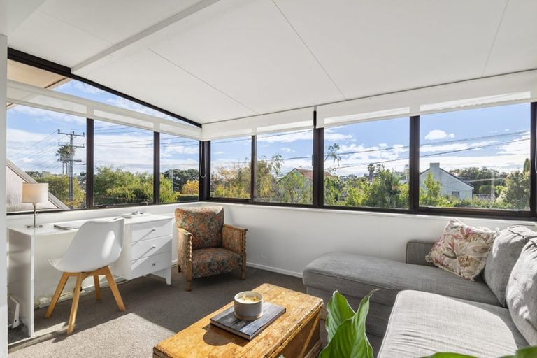 Photo of property in 1/33 Eversleigh Road, Belmont, Auckland, 0622