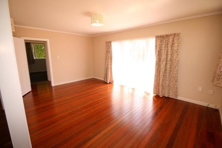 Photo of property in 100 Taikata Road, Te Atatu Peninsula, Auckland, 0610