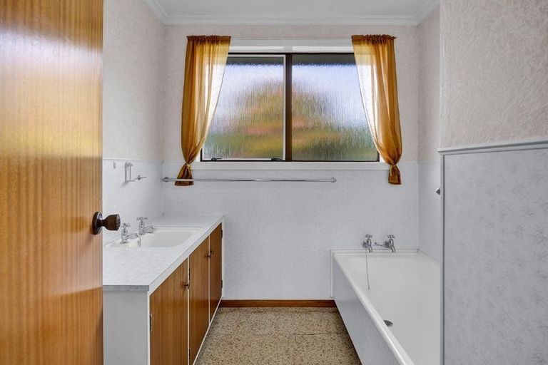 Photo of property in 84 Domett Street, Opunake, 4616