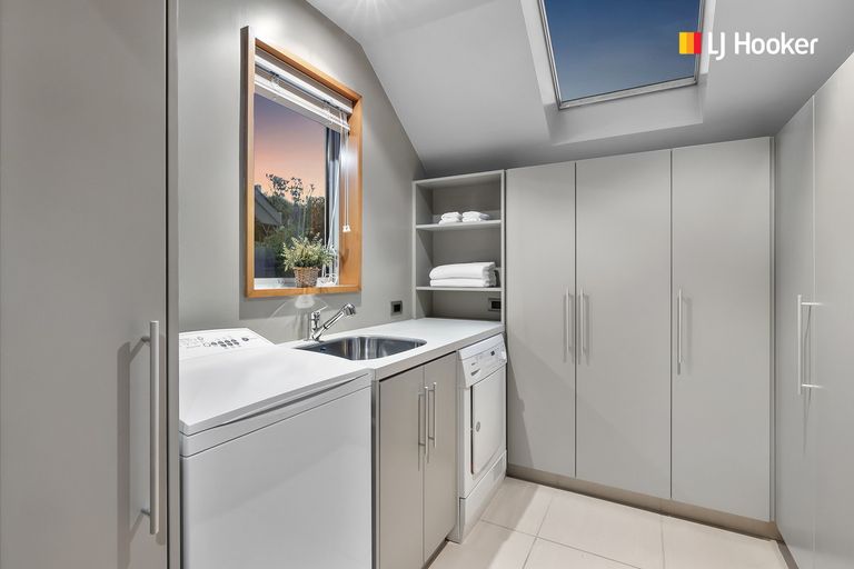 Photo of property in 17 Cornwall Street, Vauxhall, Dunedin, 9013