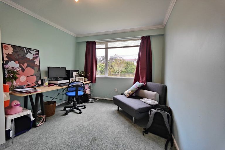 Photo of property in 48 Miles Crescent, Newlands, Wellington, 6037
