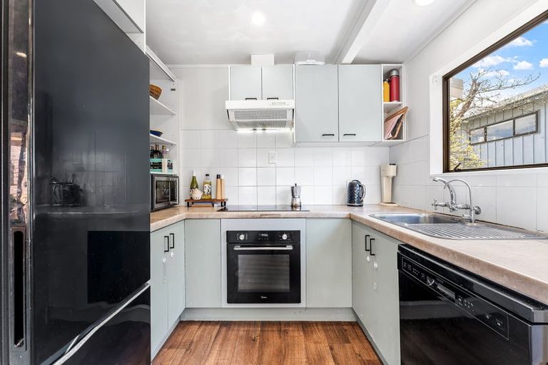 Photo of property in 30b Gledstane Road, Stanmore Bay, Whangaparaoa, 0932